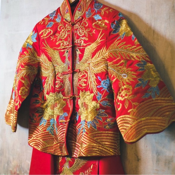 Elegant Red and Gold Traditional Outfit - Picture 2 of 3